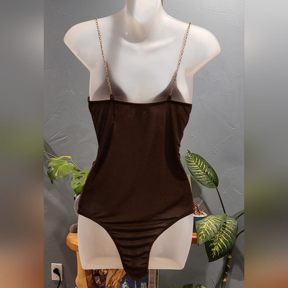 Just Polly New York brown bodysuit with gold chain spaghetti straps - Picture 3 of 5